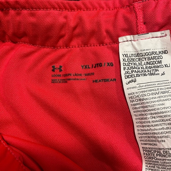 Under Armour Shorts Pink YXL - Picture 3 of 3